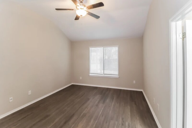 Building Photo - 2634 Hill Street Cove