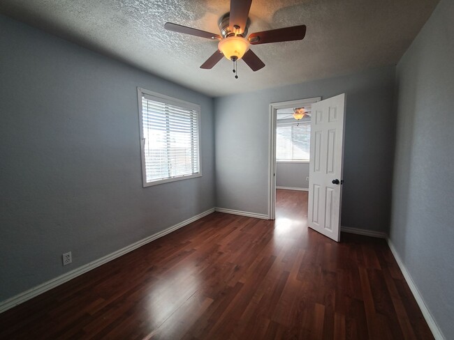 Building Photo - Charming 3-Bedroom Rental with Bonus Backh...