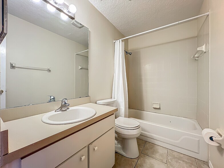 Building Photo - 1115 Naples Dr