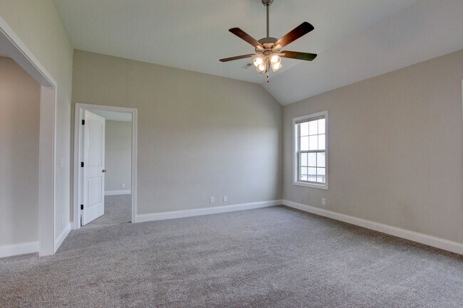 Building Photo - 230 Cotoneaster Ln