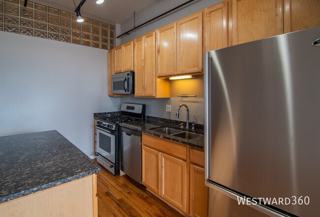 Building Photo - 6 Laflin-808