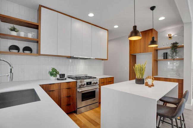 Building Photo - Urban Modern 5 Bedrooms, 3 1/2 Bathrooms, ...
