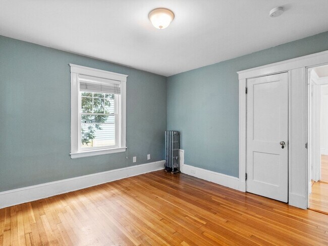 Building Photo - 137 Williams St