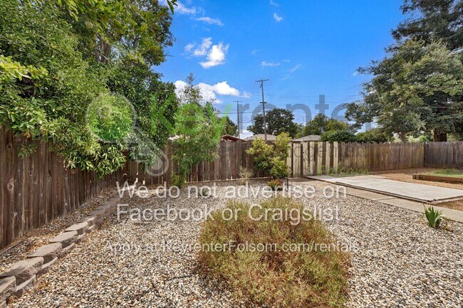 Building Photo - 10364 Newton Way