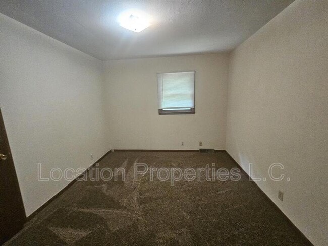 Building Photo - 1801 W 4th St