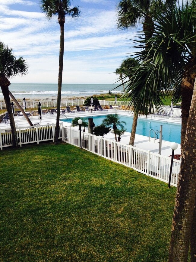 Building Photo - VENICE ISLAND! 2BR/2BA Condo in a Gated, Gulf front Community