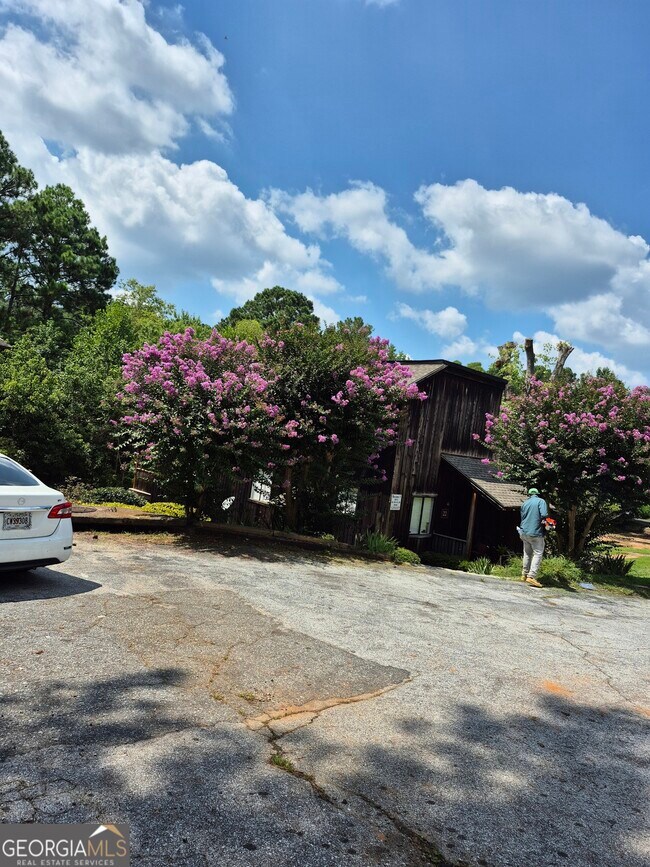 Building Photo - 7 Quail Run