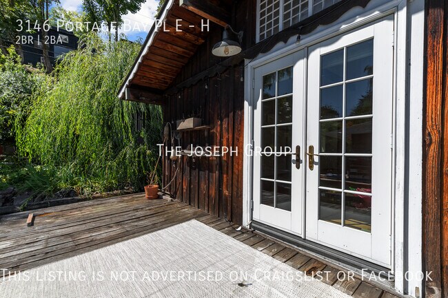 Building Photo - One of a kind 2 bed/1.75 bath houseboat ov...