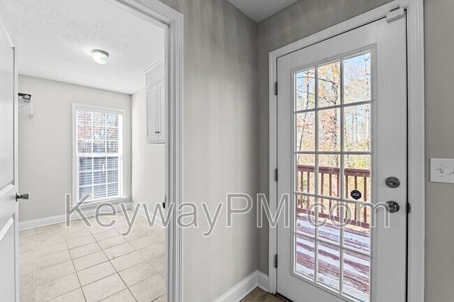 Building Photo - 808 Tyler Woods Dr