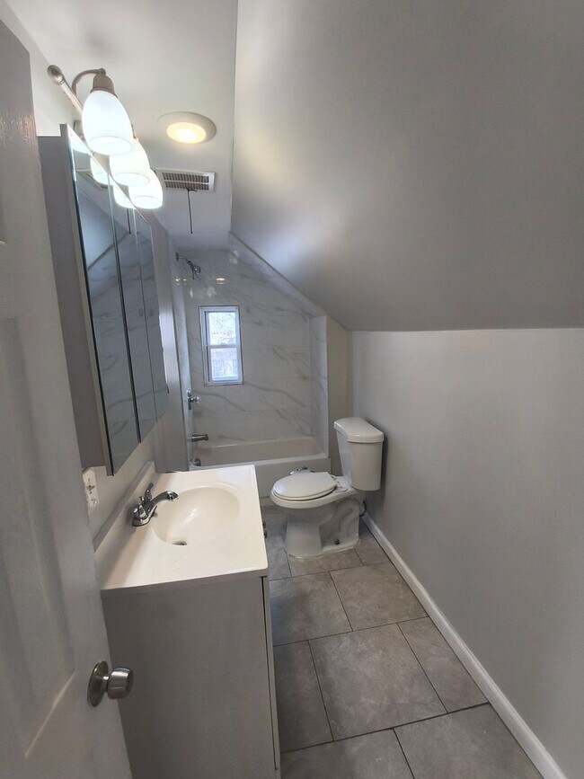 Building Photo - 223 Cator Ave