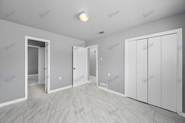 Building Photo - 3538 Hacienda Dr