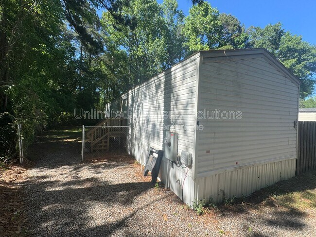 Building Photo - 9499 Wendi Dr NE