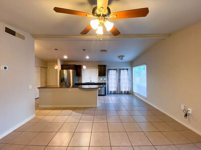 Building Photo - Adorable house on Large LOT 3 Bedroom 2 ba...
