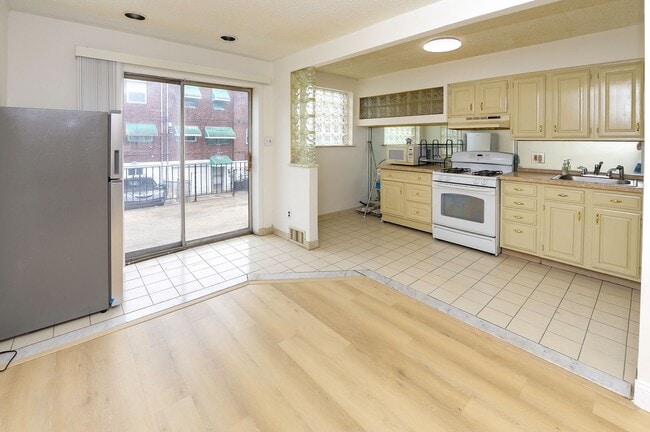 Building Photo - 2019 S Etting St
