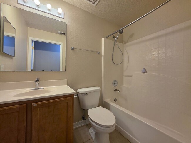 Building Photo - FOR RENT in Newberry 4 Bed, 2 bath corner home