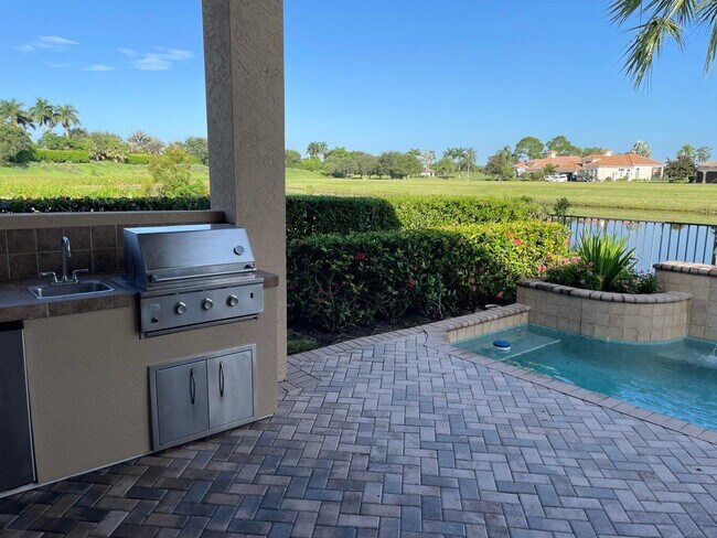 Building Photo - 164 SE Santa Gardenia