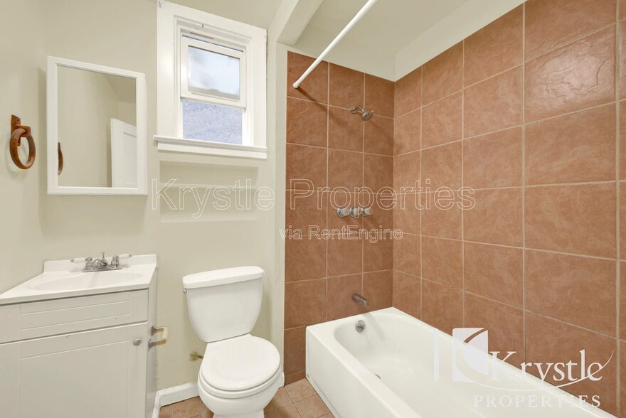 Building Photo - 505 Hichborn St