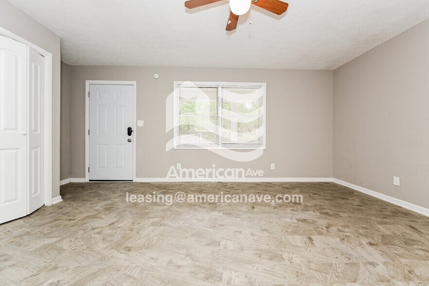 Building Photo - 411 Petunia Ave