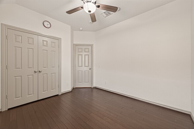 Building Photo - 9743 Birdsnest Ct