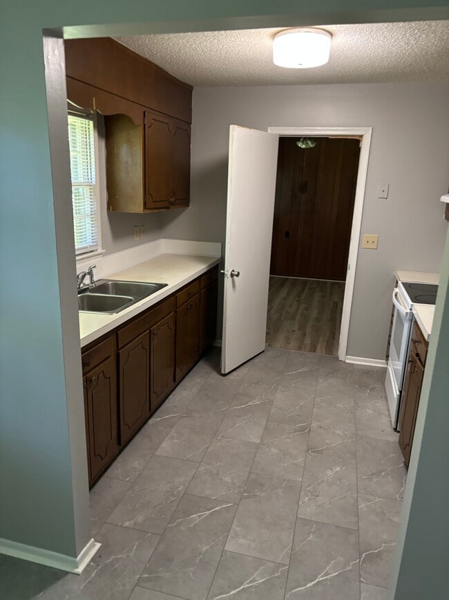 Building Photo - 807 Miriam Ave