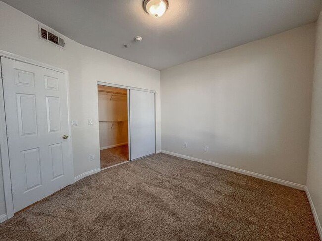 Building Photo - Beautiful 1 Bedroom in Desired Location!