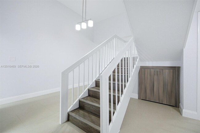 Building Photo - 10941 N Lakeview Dr