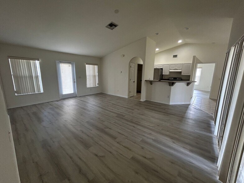 Building Photo - Nice 3/2 with newer carpet