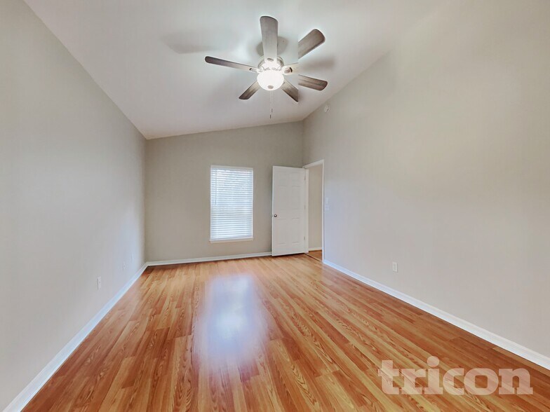 Building Photo - 143 Wornall Dr