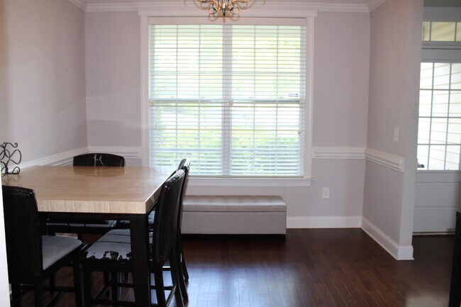 Building Photo - 241 Vinewood Pl