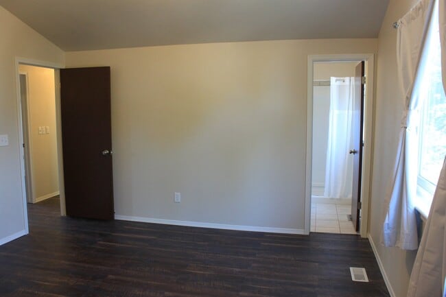 Building Photo - 2130 Crystal River Dr