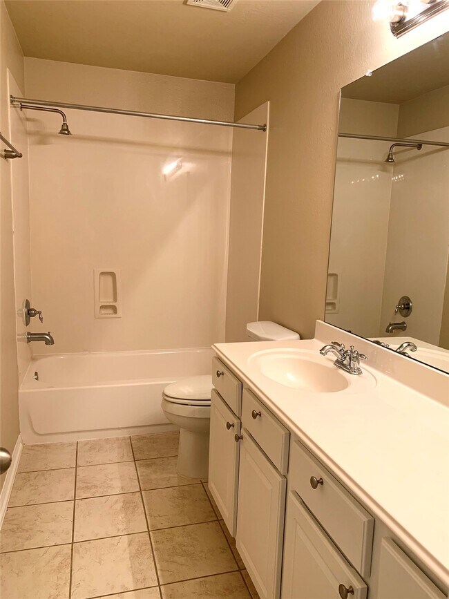 Building Photo - 2822 Chalet Knolls Ln