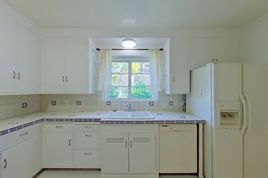 Building Photo - 1462 Glengarry Rd