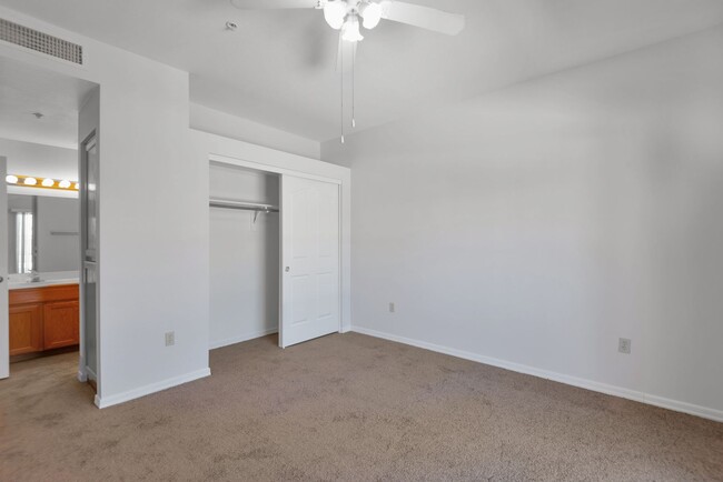 Building Photo - Old Town Scottsdale 2 Bed 2 Bath Condo - D...