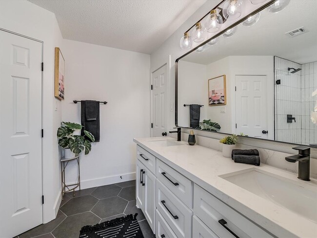 Building Photo - 2600 Piping Rock Trail