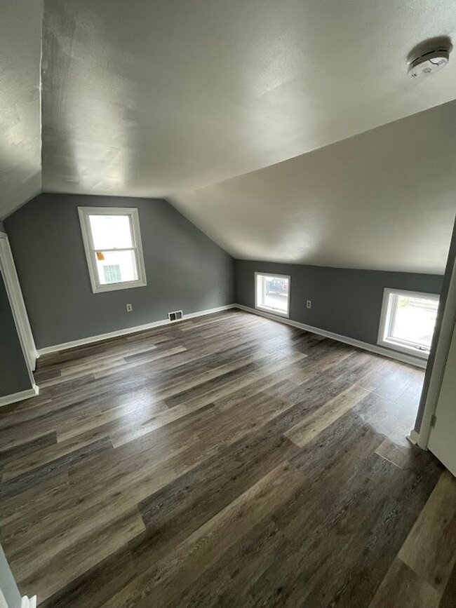 Building Photo - Completely Remodeled