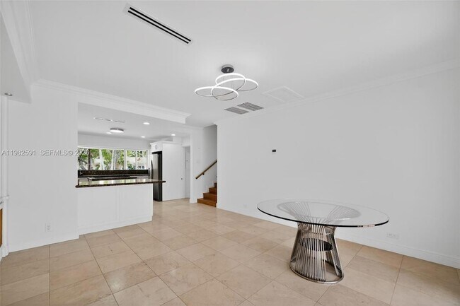 Building Photo - 8651 NE 10th Ct