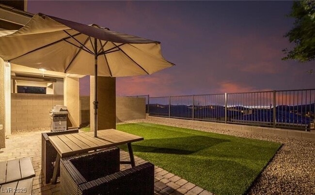 Building Photo - 12556 Skylight View St