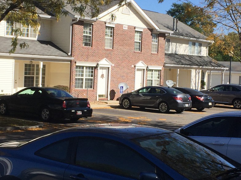 Building Photo - Village Green Townhomes