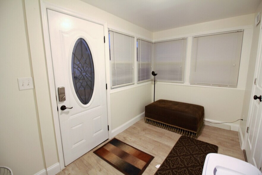 Building Photo - 3405 Newton St