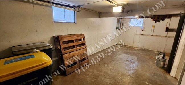 Building Photo - Beautiful House in South KC-Available NOW!!