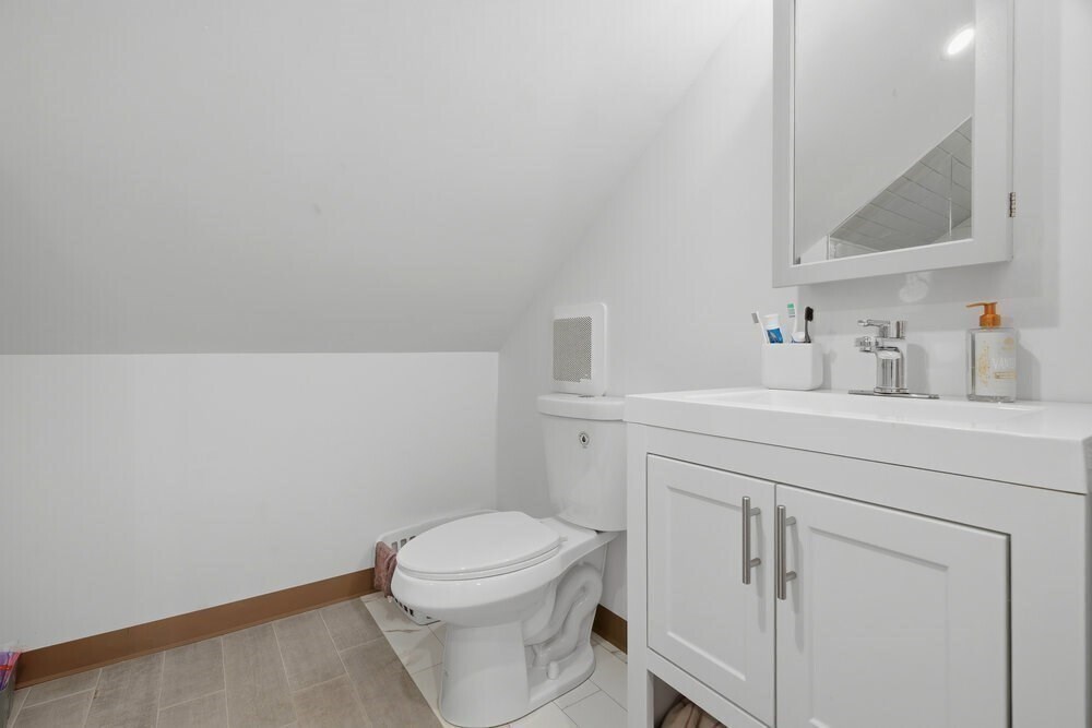 Building Photo - 97 Hillside St