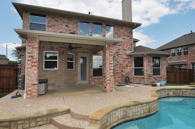Building Photo - Stunning 4-2.5-2 with sparkling POOL in Gr...