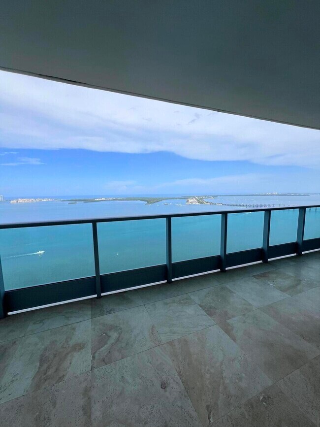 Building Photo - 1331 Brickell Bay Dr