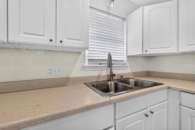 Building Photo - 1111 Choate Cir