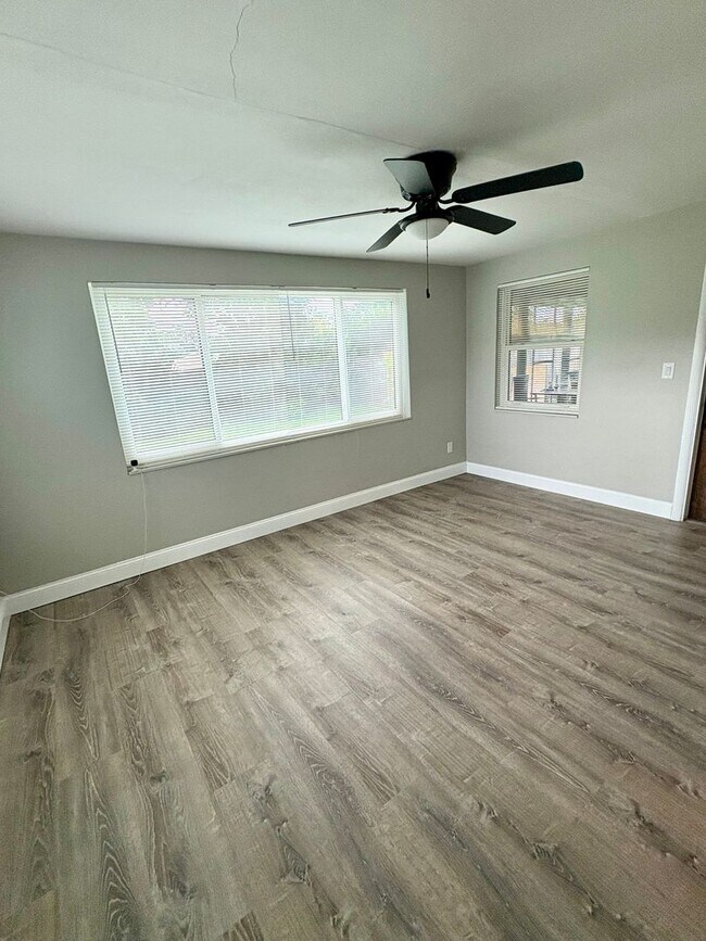 Building Photo - Fully Remodeled Beautiful Home with Bonus ...