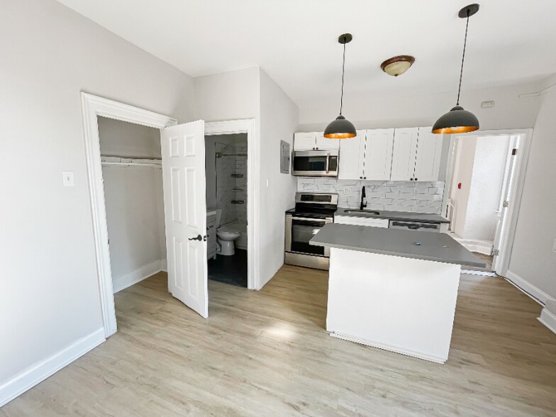 Building Photo - 5145 Pine St