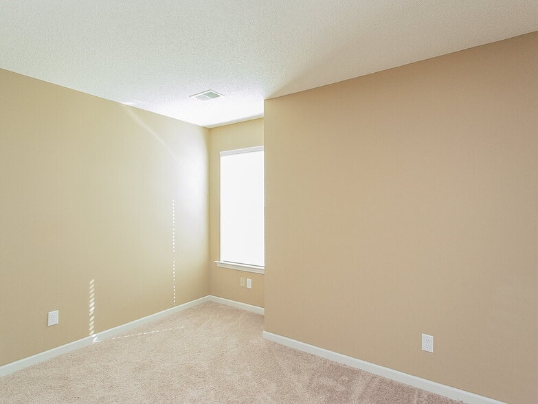 Building Photo - 7281 Green Ash Dr