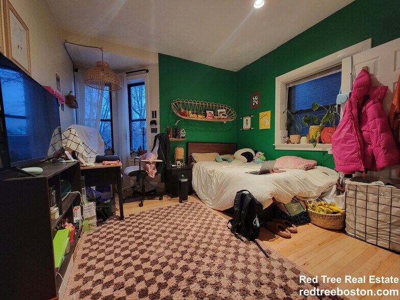 Building Photo - 1203 Beacon St