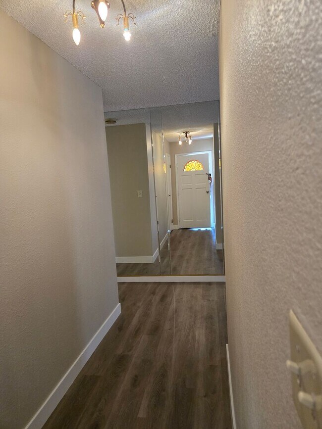 Building Photo - A Fabulous 4 Bedroom Single Story Home in East Las Vegas