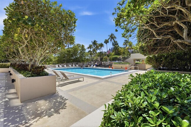 Building Photo - 251 Crandon Blvd